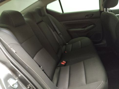 Used 2023 Nissan Altima 2.5 SV FWD image 19