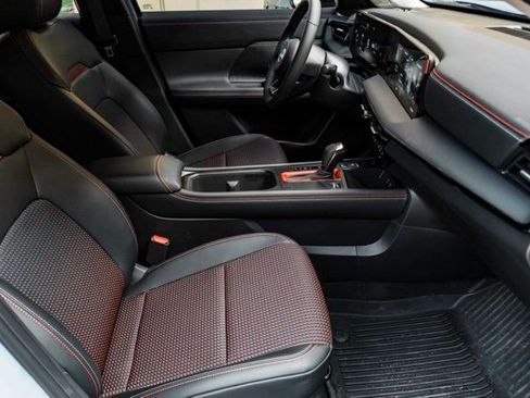 Used 2026 Nissan Kicks SR image 27