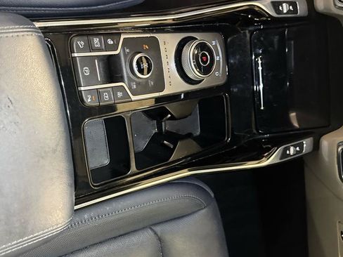 Used 2022 Kia Sorento SX Prestige w/ Panoramic Sunroof Package AWD/4WD image 28