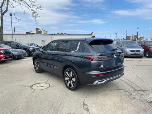 New 2025 Mitsubishi Outlander SE image 8