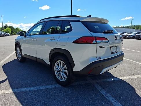 Certified 2025 Toyota Corolla Cross LE w/ Moonroof Package AWD/4WD image 4