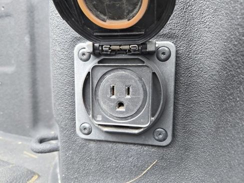 Used 2022 Chevrolet Silverado 2500 LTZ image 9