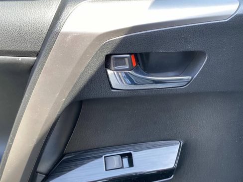 Used 2017 Toyota RAV4 Limited image 12