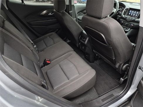 Used 2024 GMC Terrain SLE w/ Driver Convenience Package image 16