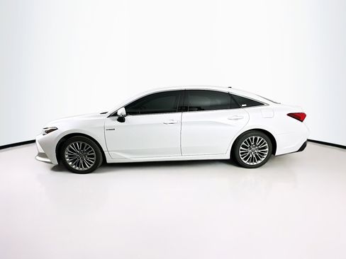 Used 2021 Toyota Avalon Limited w/ Advanced Safety Package image 4