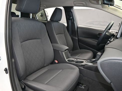 Used 2025 Toyota Corolla LE image 37