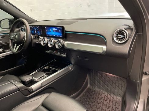 Used 2021 Mercedes-Benz GLB 250 4MATIC image 24