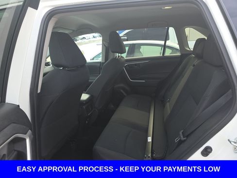 Used 2022 Toyota RAV4 LE image 14