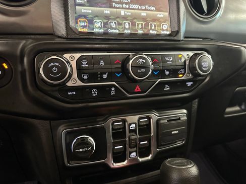 Used 2022 Jeep Gladiator Sport AWD/4WD image 31