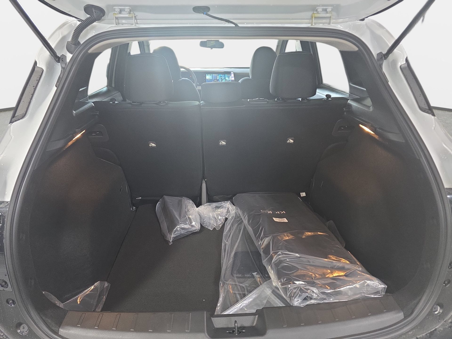 New 2027 Nissan Kicks SV w/ Cold Weather Package FWD image 12