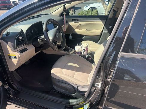 Used 2017 Hyundai Elantra SE image 8