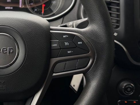 Used 2019 Jeep Cherokee Latitude w/ Popular Appearance Group FWD image 15