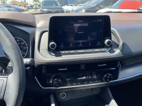 Used 2023 Nissan Rogue SV FWD image 15
