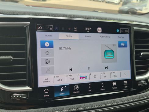 Used 2021 Chrysler Pacifica Limited w/ Uconnect Theater Family Group FWD image 21