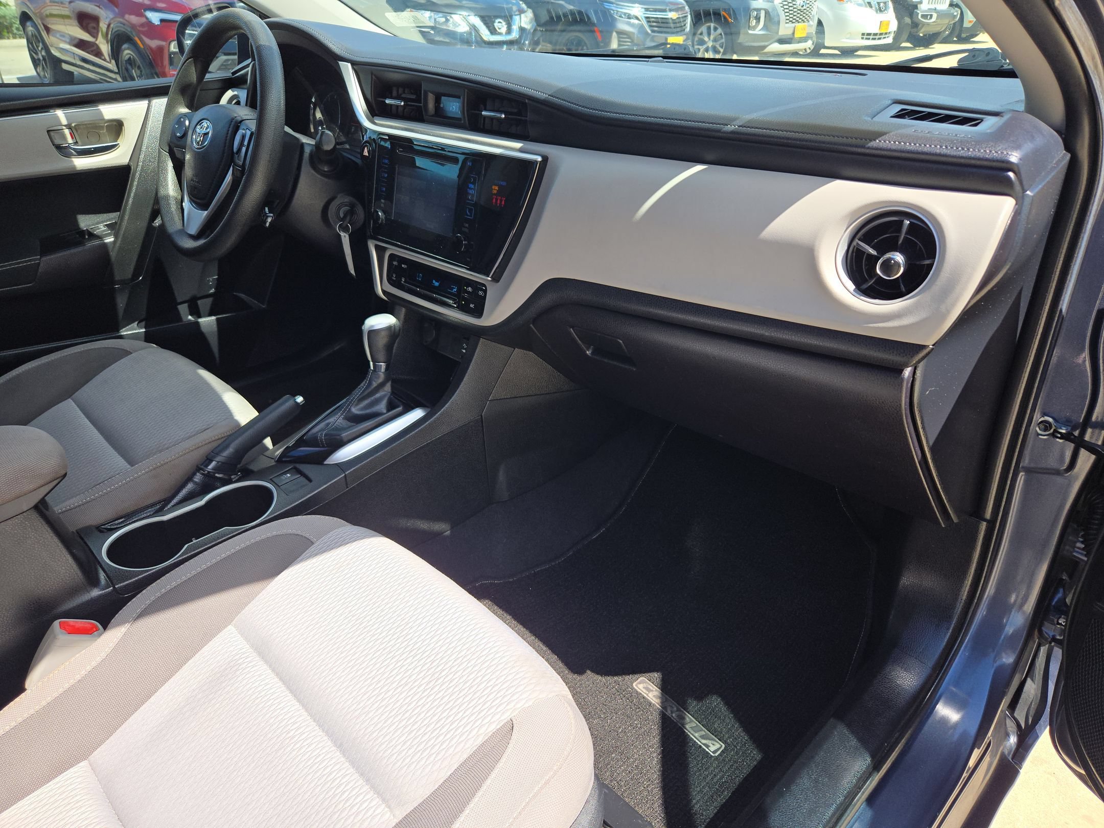 Used 2018 Toyota Corolla LE FWD image 28