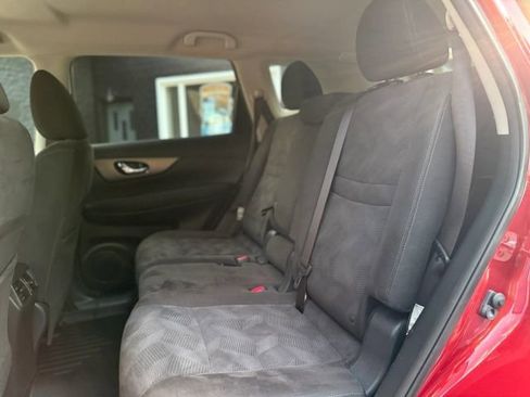 Used 2015 Nissan Rogue SV image 13