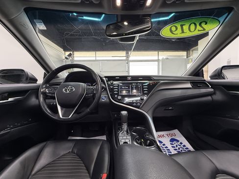 Used 2019 Toyota Camry SE image 14