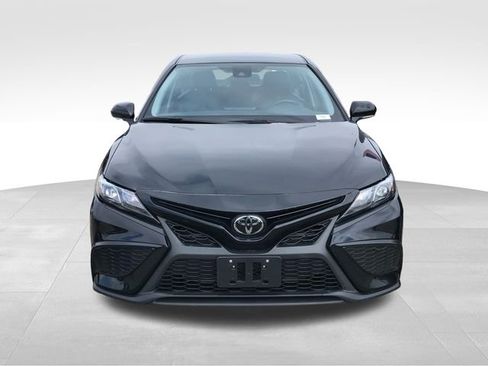 Used 2023 Toyota Camry SE image 10