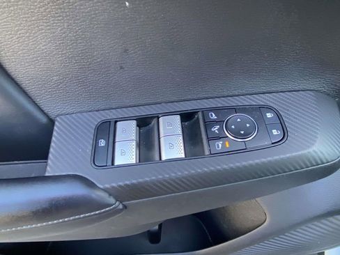 Used 2024 Mitsubishi Outlander SE image 16