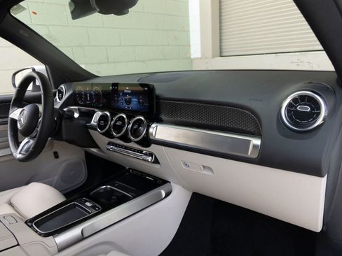 Used 2026 Mercedes-Benz GLB 250 image 28