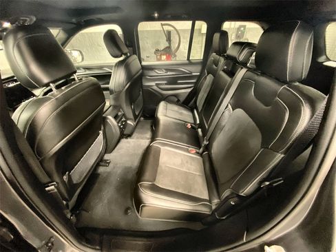 Used 2024 Jeep Grand Cherokee Altitude image 15