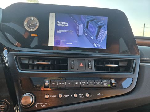 Used 2023 Lexus ES 350 w/ Premium Package FWD image 16