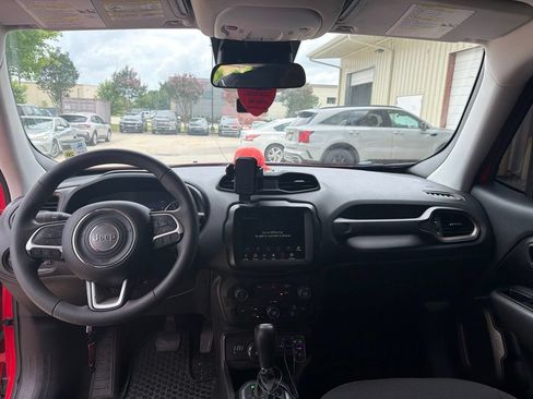 Used 2023 Jeep Renegade Latitude AWD/4WD image 14