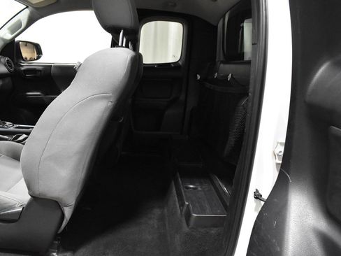 Used 2019 Toyota Tacoma SR image 7