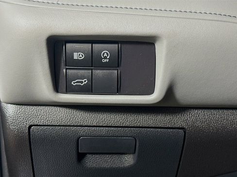 Used 2024 Toyota Highlander XLE image 10