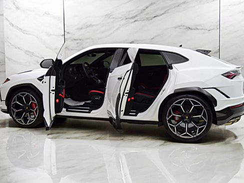 Used 2024 Lamborghini Urus Performante image 5