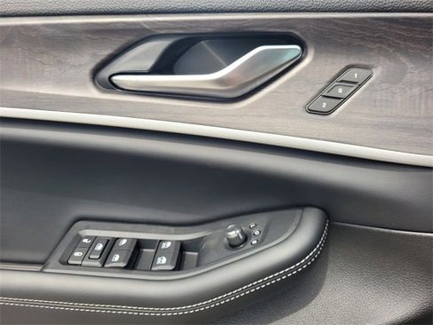 New 2025 Jeep Grand Cherokee Limited image 21