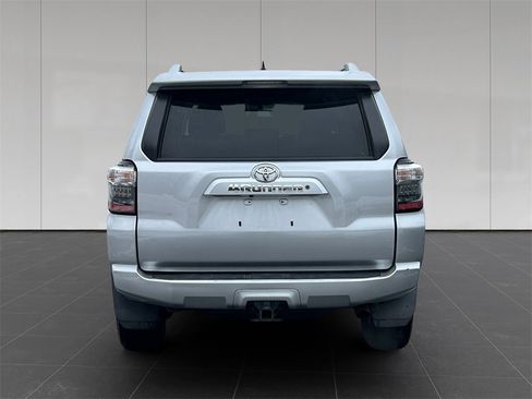 Used 2017 Toyota 4Runner SR5 image 4