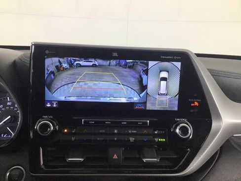 Used 2021 Toyota Highlander Platinum image 18