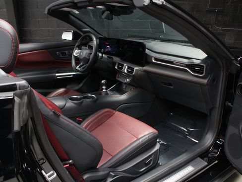 Used 2025 Ford Mustang GT Premium RWD image 46