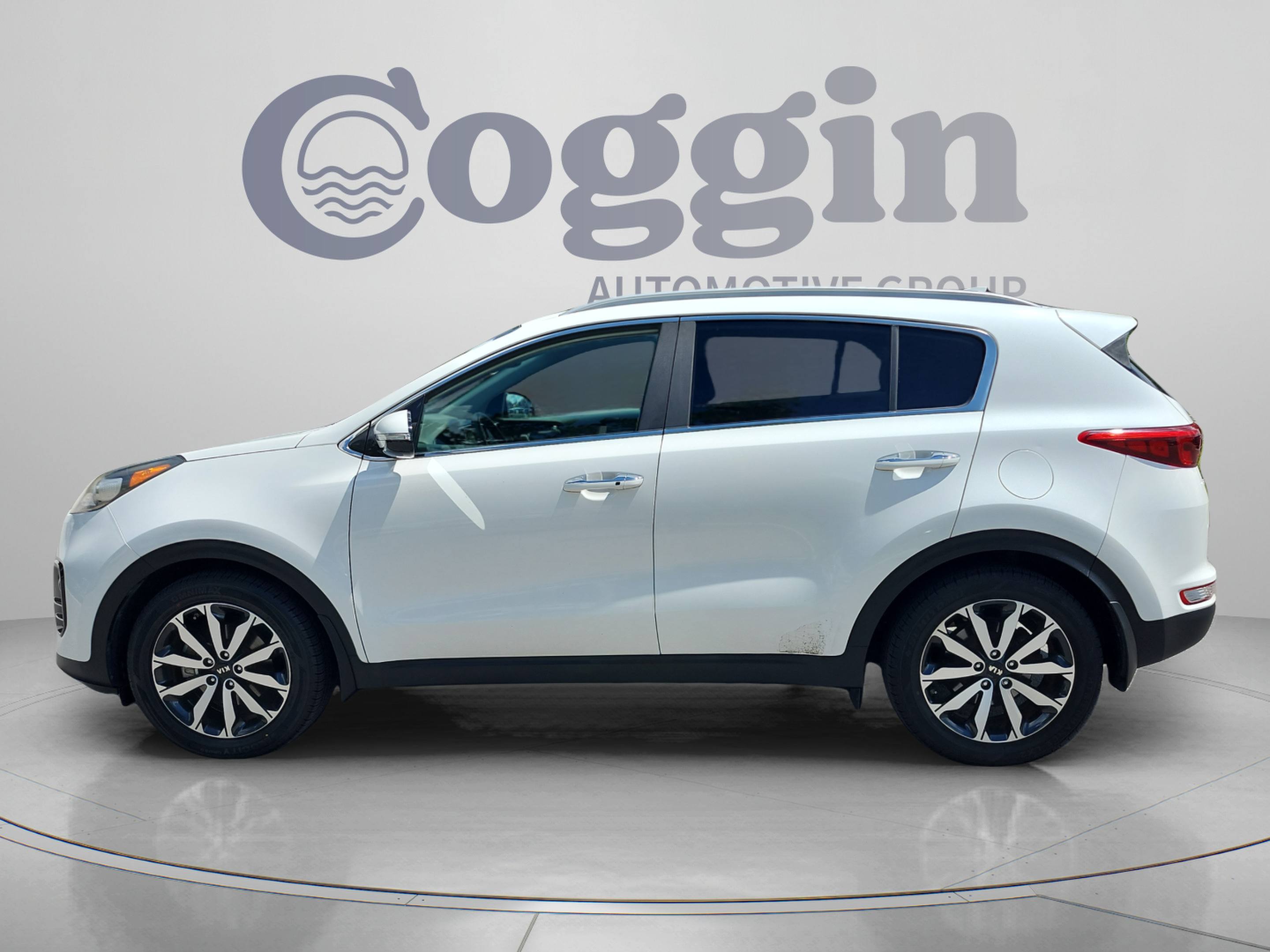 Used 2018 Kia Sportage EX FWD image 2