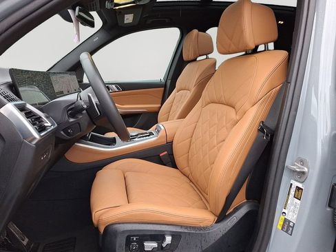 Certified 2025 BMW X5 xDrive50e w/ M Sport Package image 14