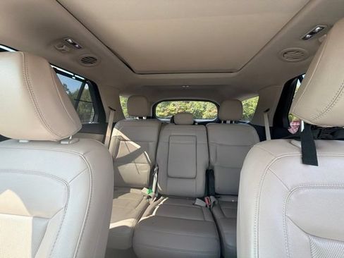 Used 2023 Ford Explorer Limited w/ Hybrid Equipment Group 310A AWD/4WD image 12