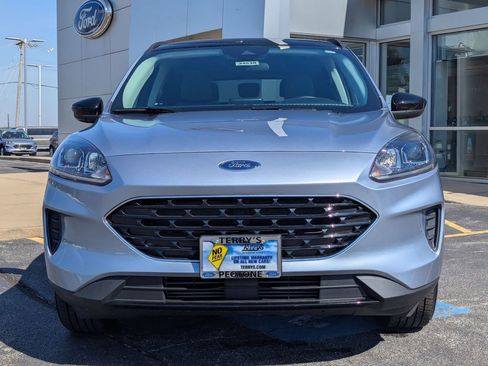 Used 2022 Ford Escape SE w/ SE Sport Appearance Package image 8
