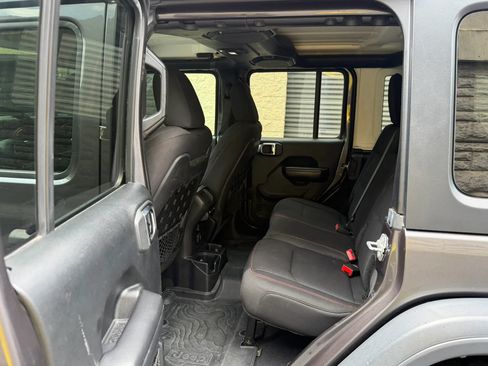 Used 2018 Jeep Wrangler Unlimited Rubicon AWD/4WD image 27