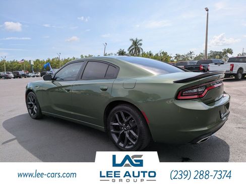 Used 2019 Dodge Charger SXT w/ Plus Group RWD image 5