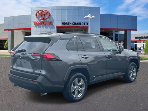 Used 2022 Toyota RAV4 XLE w/ Convenience Package AWD/4WD image 8