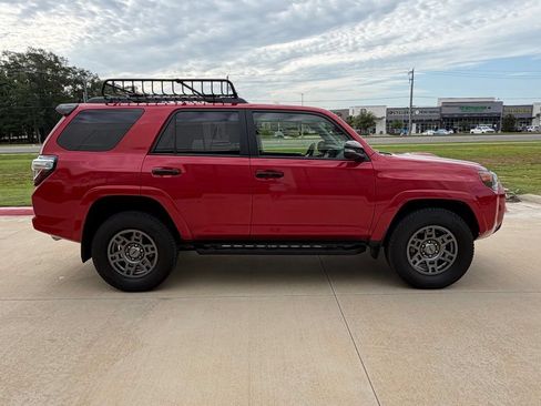 Used 2020 Toyota 4Runner Venture w/ Moonroof Package AWD/4WD image 7