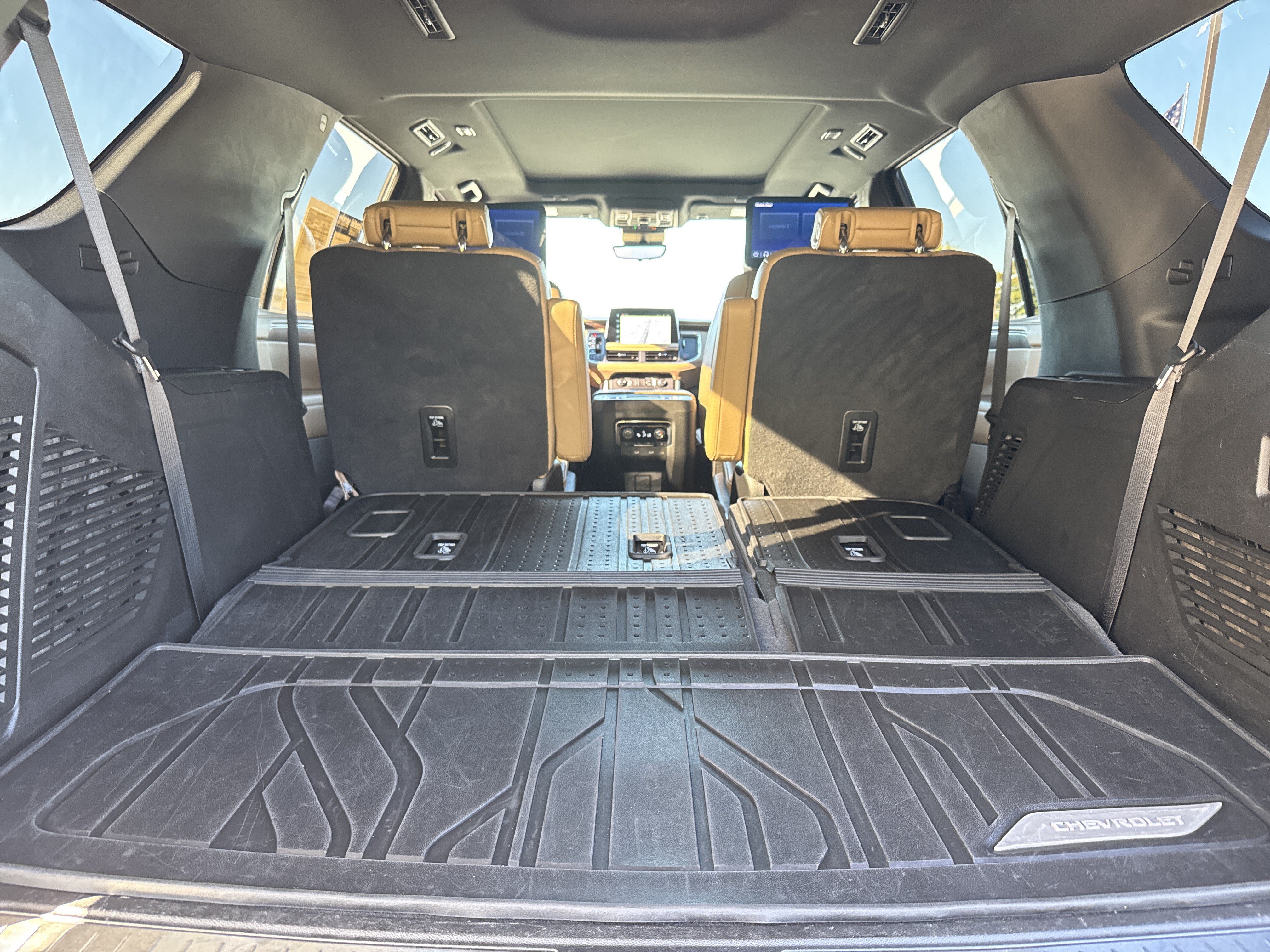 Used 2024 Chevrolet Tahoe Premier w/ Premium Package RWD image 38