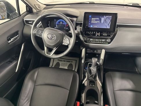 Used 2024 Toyota Corolla Cross XLE w/ Convenience Package AWD/4WD image 19