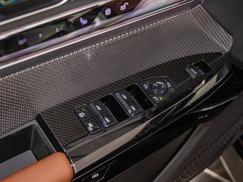 Used 2025 BMW 750e xDrive w/ Premium Package image 14