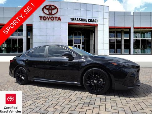 Certified 2025 Toyota Camry SE w/ Convenience Package image 1