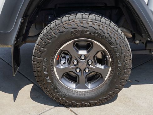 Used 2023 Jeep Gladiator Rubicon w/ Cold Weather Group AWD/4WD image 11