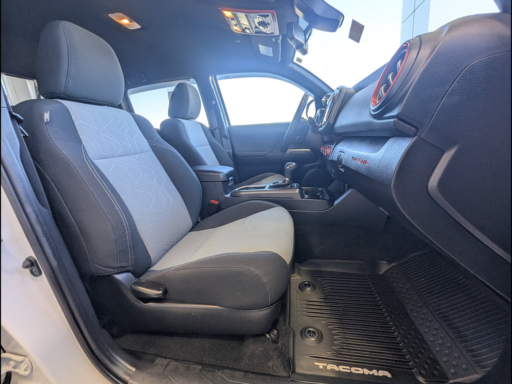 Used 2021 Toyota Tacoma TRD Off-Road AWD/4WD image 21