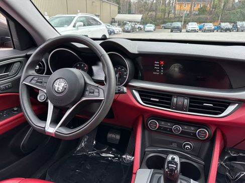 Used 2019 Alfa Romeo Stelvio Ti w/ Nero Edizione image 17