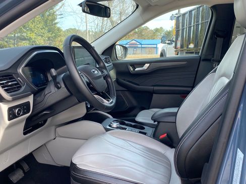 Certified 2025 Ford Escape Platinum w/ Premium Technology Package image 14